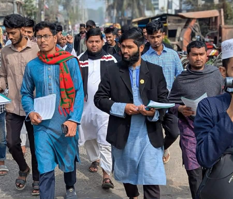 ঝালকাঠিতে গণভোটে ‘হ্যাঁ’-এর পক্ষে ছাত্রশিবিরের গণসংযোগ ও লিফলেট বিতরণ