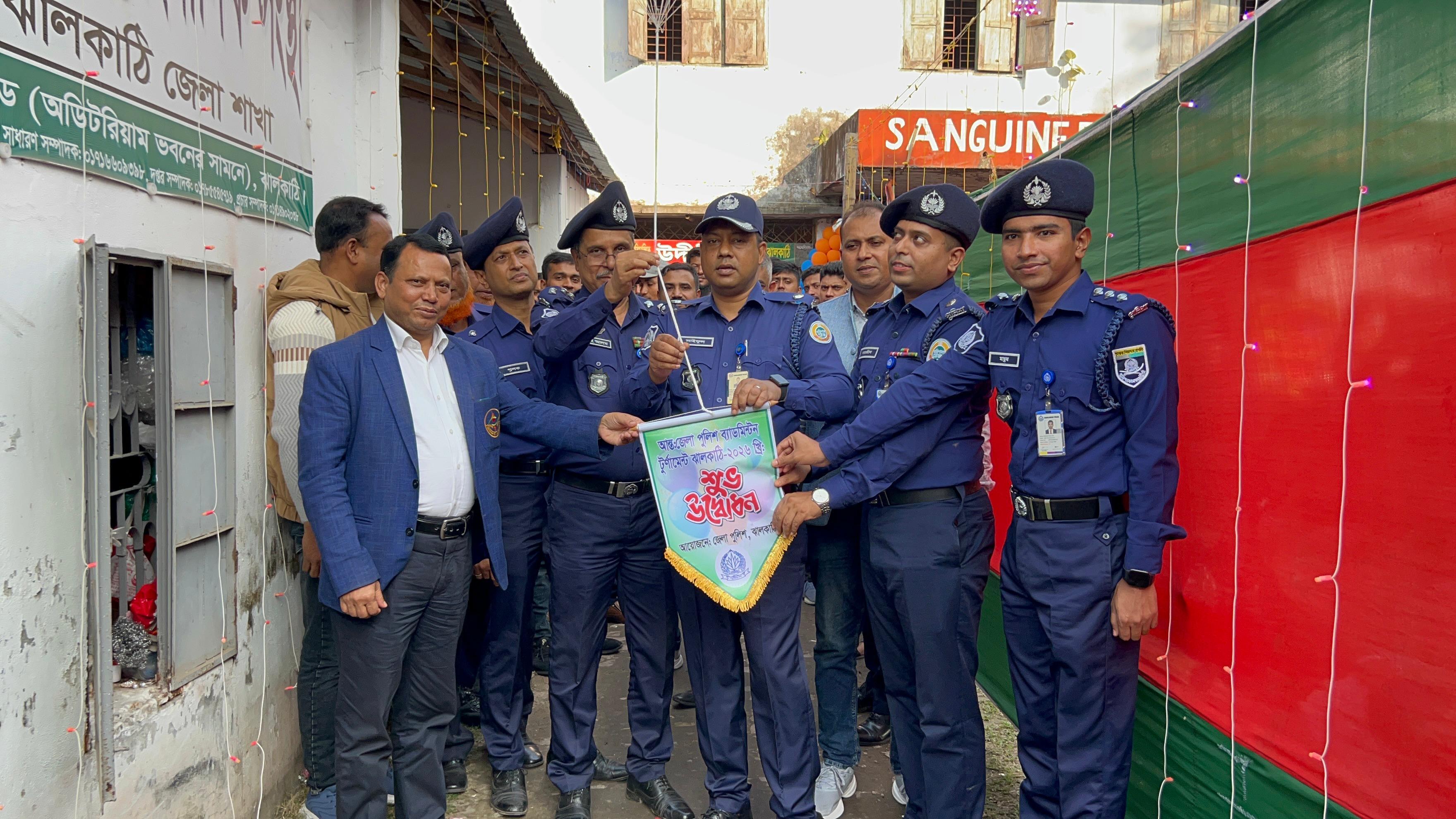 ঝালকাঠিতে আন্তঃজেলা পুলিশ ব্যাডমিন্টন টুর্নামেন্টের উদ্বোধন