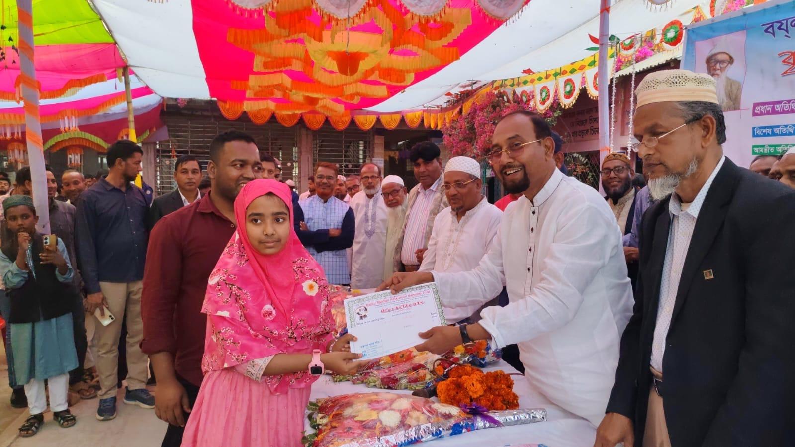 ঝালকাঠিতে বযলুর রহমান হক্কোননূরী বৃত্তি প্রদান