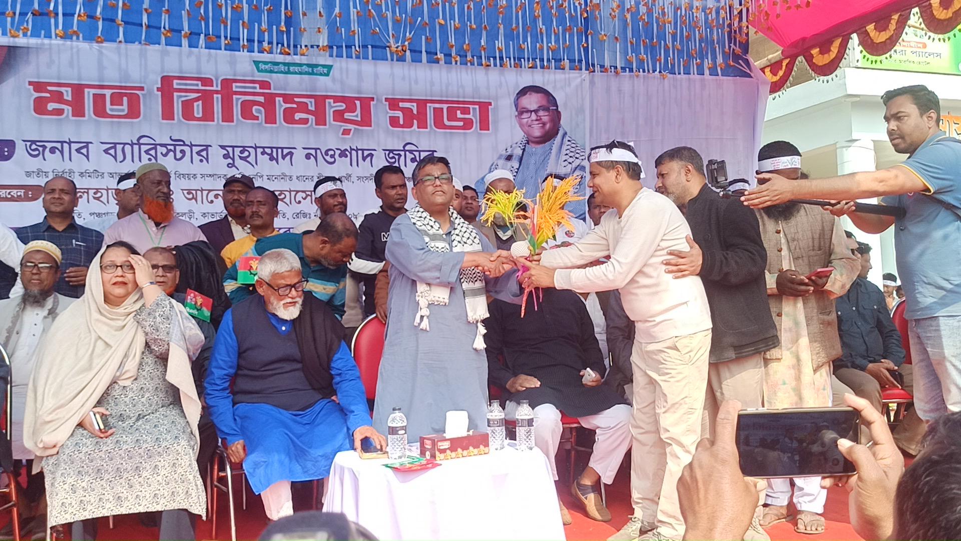 পঞ্চগড়ে আওয়ামী লীগ থেকে ৫ শতাধিক পরিবহন শ্রমিকের বিএনপিতে যোগদান