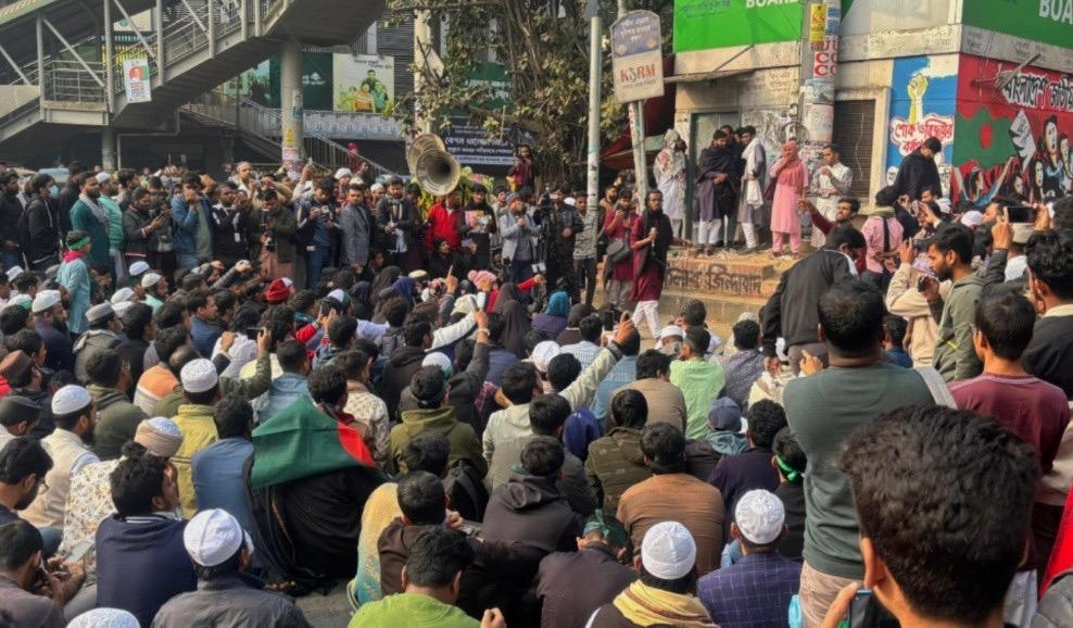 হাদি হত্যাকাণ্ডের বিচার দাবিতে আবারও শাহবাগ অবরোধ