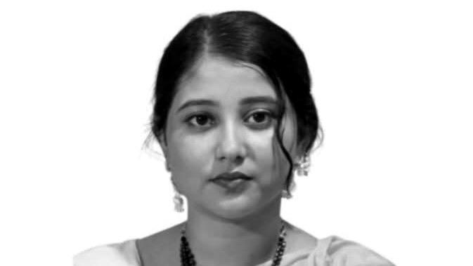 রাস্তা পার হতে গিয়ে বাসচাপায় কলেজছাত্রী নি'হ'ত