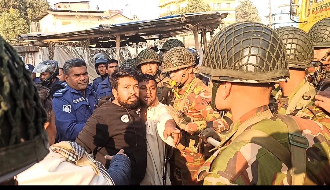 পঞ্চগড়ে ওসমান হাদী হত্যার বিচারের দাবিতে বিক্ষোভ মিছিল, সেনাবাহিনী সাথে ধস্তাধস্তিতে আহত ২৩