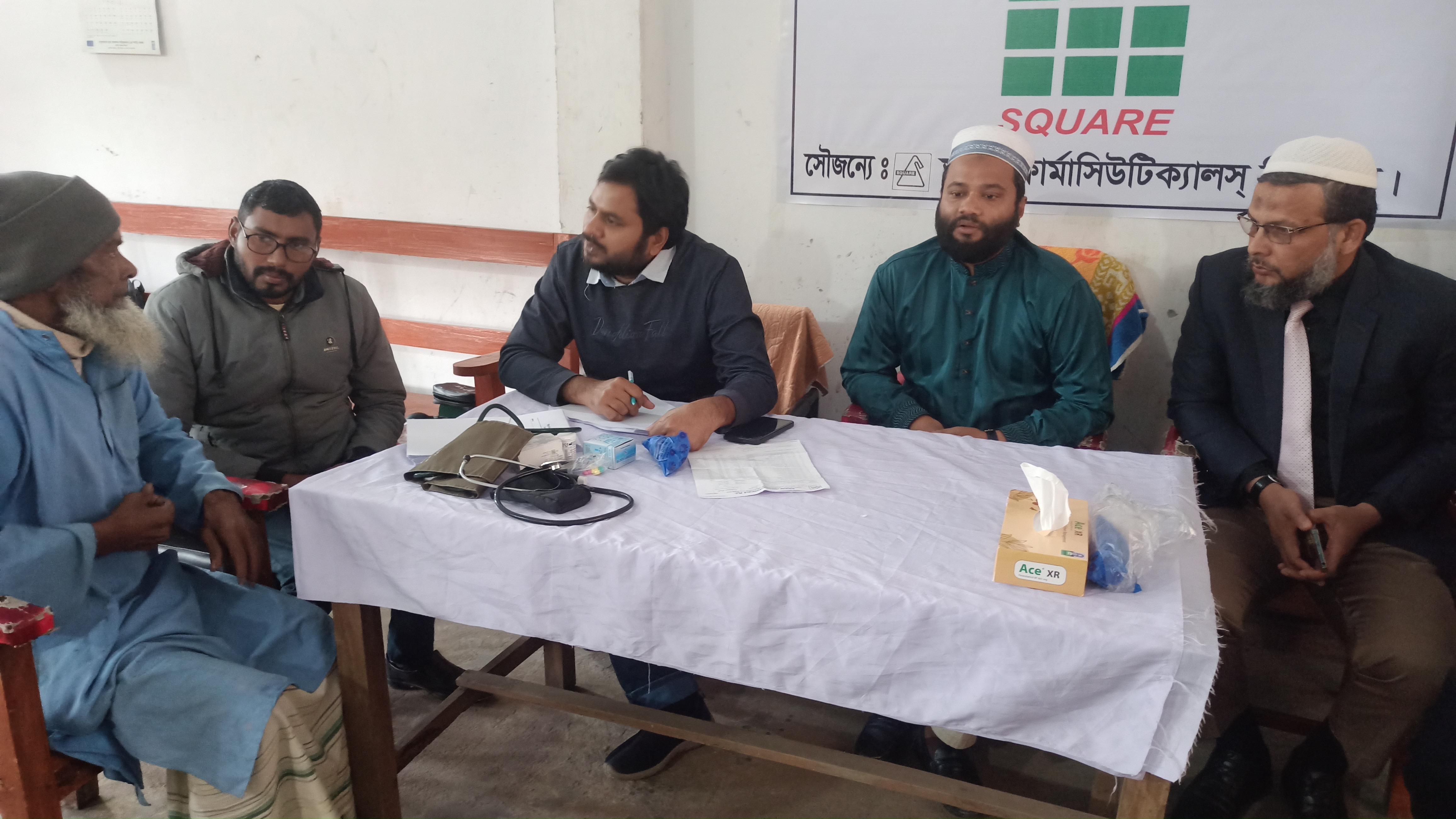 পঞ্চগড়ে শীতার্ত মানুষের মাঝে স্কয়ারের বিনামূল্যে স্বাস্থ্য সেবা ও ঔষধ বিতরণ ক্যাম্পেইন
